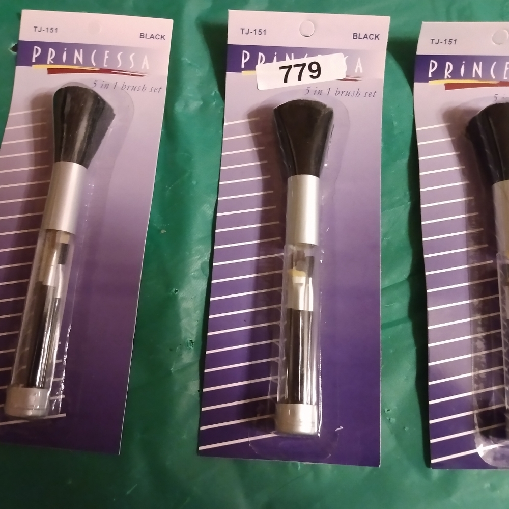 3 5 IN 1 MAKE UP BRUSHES